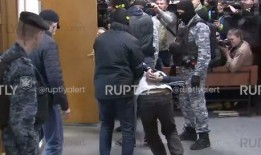 爆料人凌晨被敲门视频,爆料人遭遇神秘访客