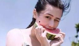 女生网红吃瓜图片真实